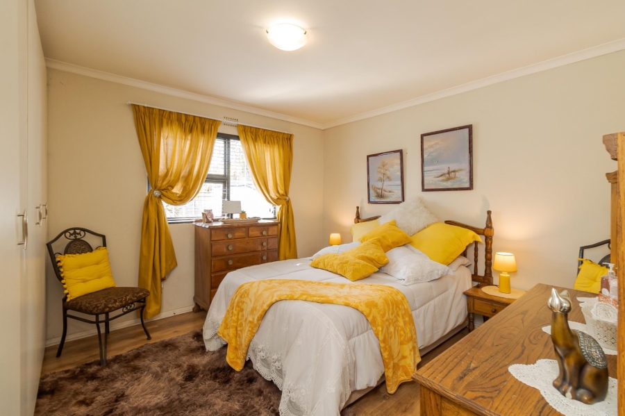 5 Bedroom Property for Sale in Loucharmante Western Cape